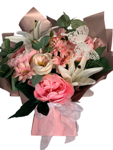 Load image into Gallery viewer, Luxury Unique bouquet gift