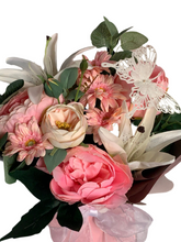 Load image into Gallery viewer, Luxury Unique bouquet gift