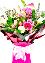 Load image into Gallery viewer, Fresh flowers bouquet- pink Personalised fresh flowers with lindor chocolates