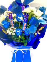 Load image into Gallery viewer, Blue fresh flowers /roses personalised bouquet with Cadbury’s chocolates