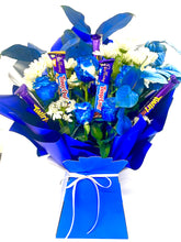 Load image into Gallery viewer, Blue fresh flowers /roses personalised bouquet with Cadbury’s chocolates