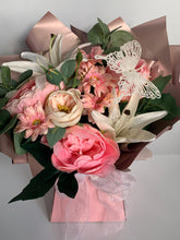 Load image into Gallery viewer, Luxury Unique bouquet gift