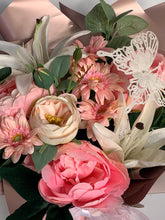 Load image into Gallery viewer, Luxury Unique bouquet gift