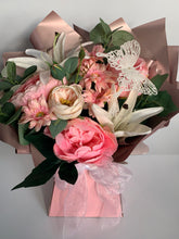 Load image into Gallery viewer, Luxury Unique bouquet gift