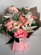 Load image into Gallery viewer, Luxury Unique bouquet gift