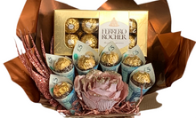Load image into Gallery viewer, Rose gold personalised Ferrero rocher chocolate bouquet with real money

