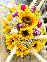 Load image into Gallery viewer, Stunning sunflowers table centrepiece
